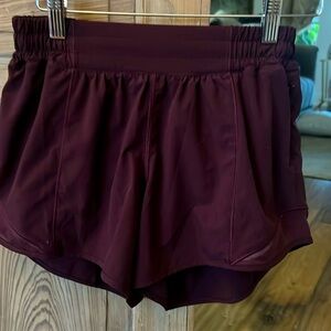 Lululemon hotty hot low rise lined short 4”